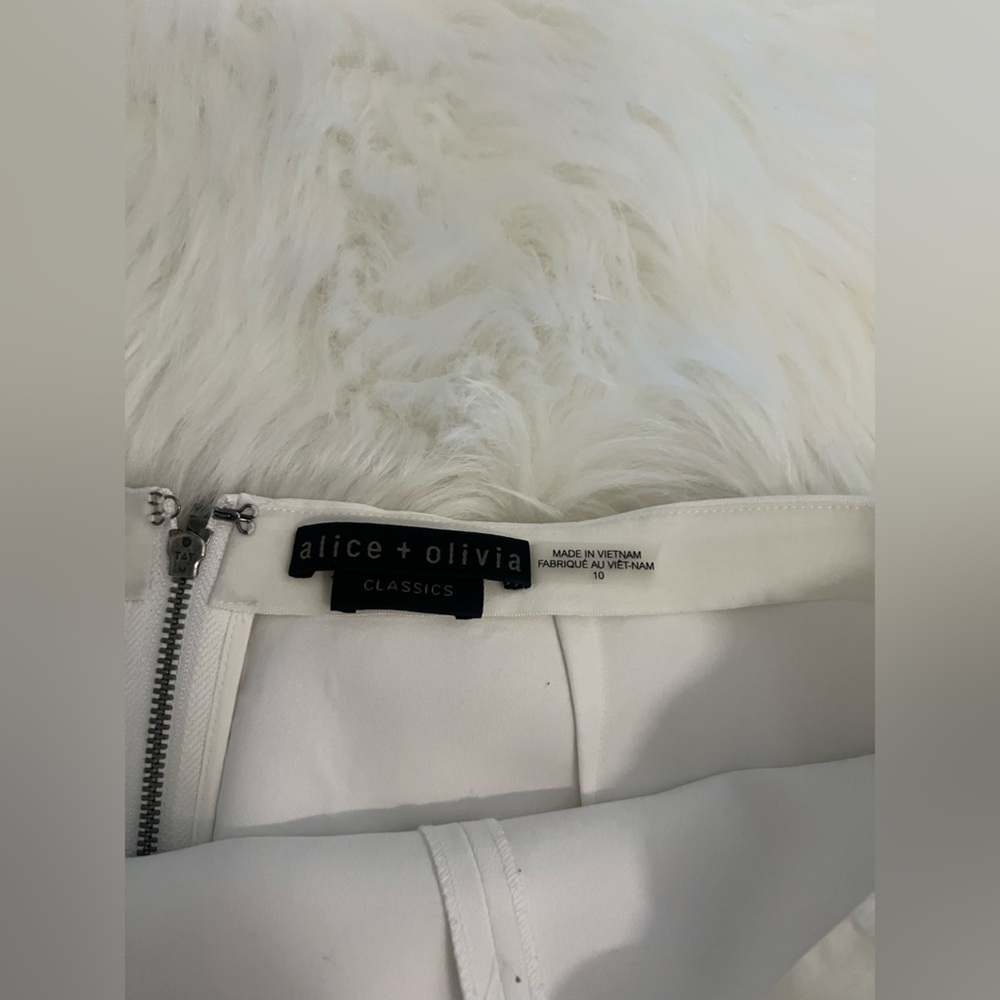 Alice + Olivia faux leather skort size 10 color white - Picture 5 of 9